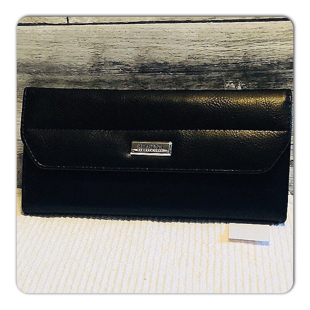 KennethCole Reaction Lauren Black Wallet